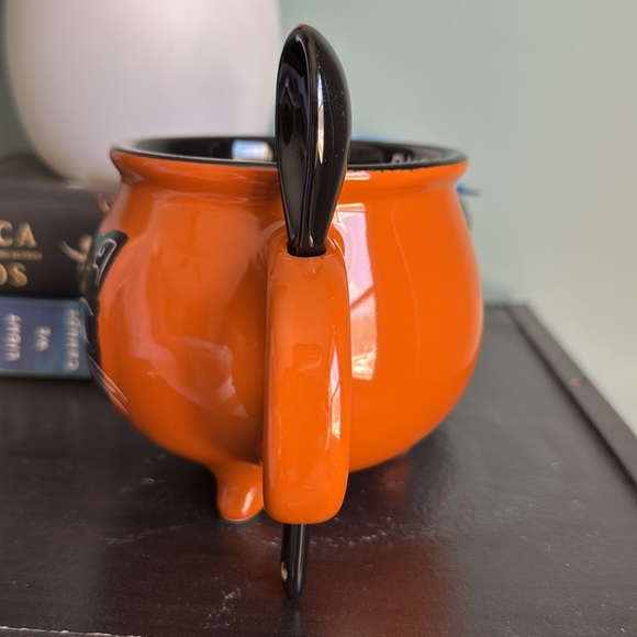Purrfect brew cauldron mug - Picture 4 of 8